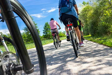 Personengruppe beim Rad fahren