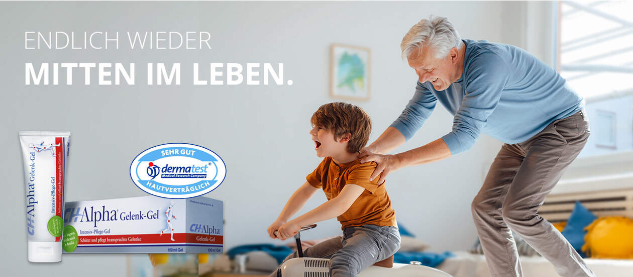CH-Alpha Gel und Slogan: Endlich wieder mitten im Leben". Opa schiebt seinen Enkel auf einem Kinderfahrzeug.